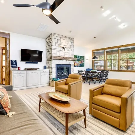 Luxurious Grand Lake Escape With Mountain Views!